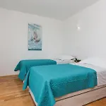 Three-bedroom In 度假居 *