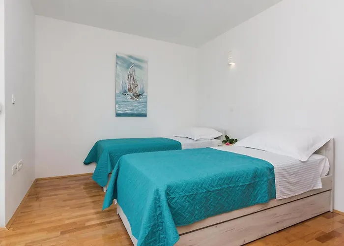 Three-bedroom In Prázdninový dům *