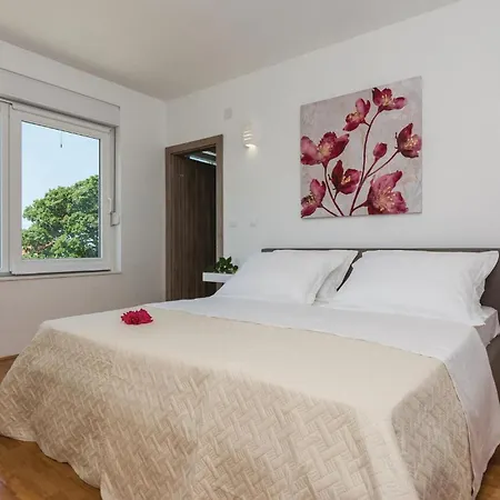 בית נופש Three-bedroom In *
