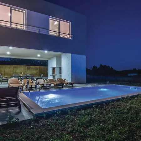 Holiday home Awesome In With Kitchen *