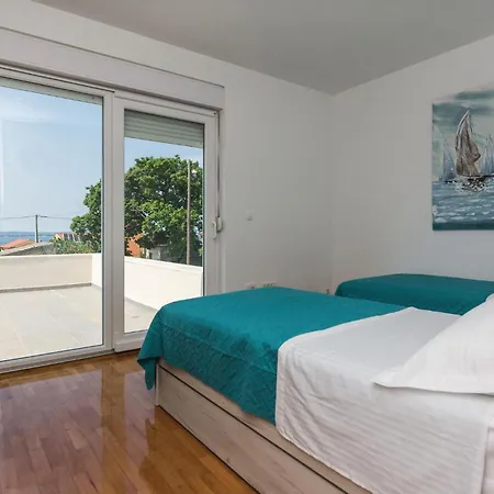 Three-bedroom In בית נופש